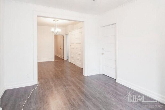 Foto del edificio - 2 bedroom in Brooklyn NY 11210