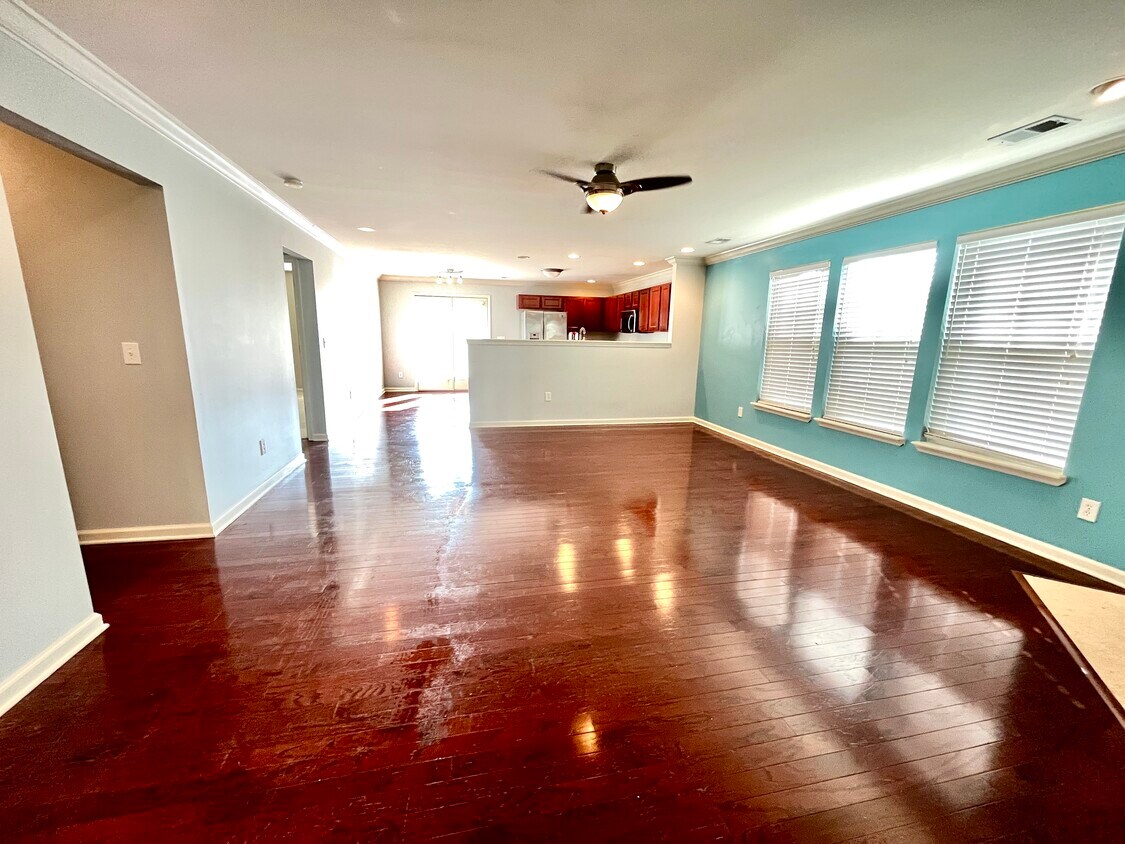 Primary Photo - 996 Applecross Dr