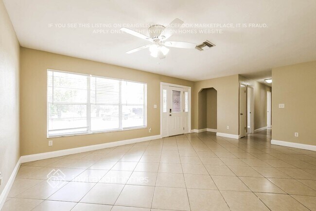 Foto del edificio - 1324 W Hartley Cir