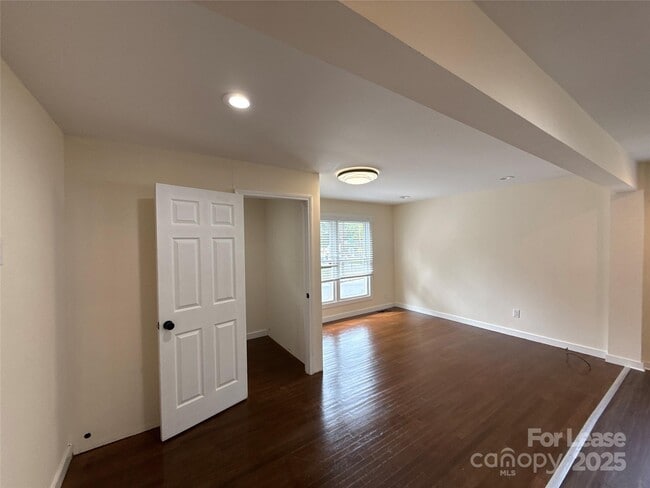 Building Photo - 200 Skyland Ave