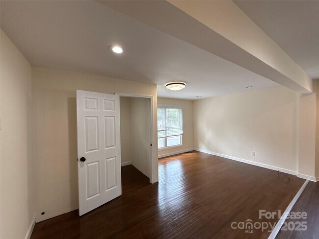 Foto del edificio - 200 Skyland Ave