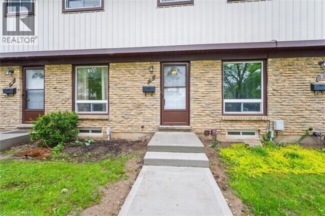 Building Photo - 210 Glamis Rd