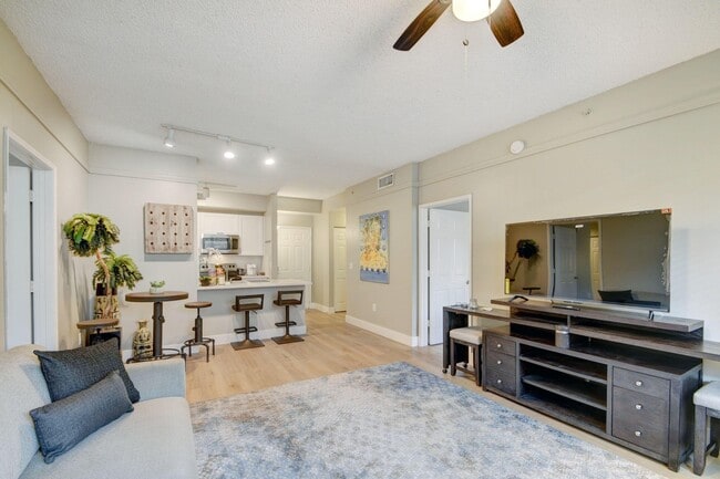 Building Photo - 780 S Sapodilla Ave