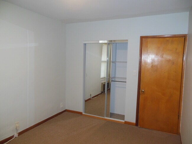Betdroom 1 - 4107 54th St