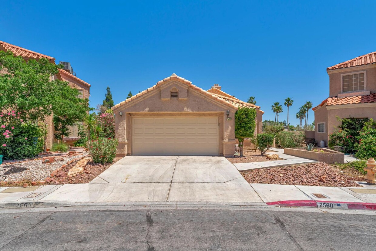 Primary Photo - Single Story 3 bedroom and 2 bath home.