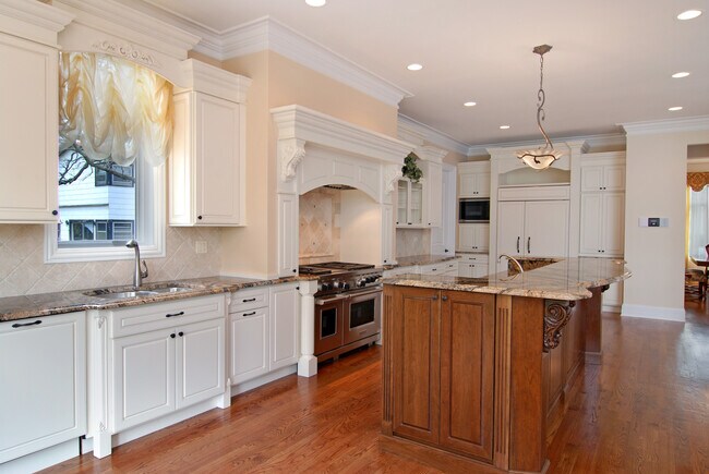 Building Photo - 1801 Chapel Ct
