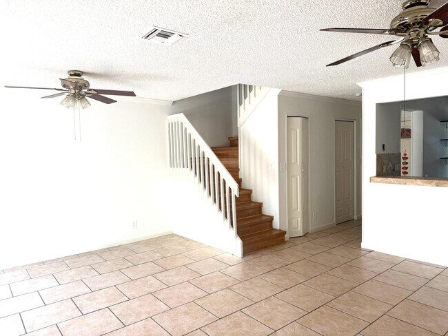 Building Photo - 795 Crystal Lake Dr