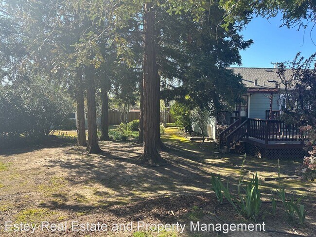 Building Photo - 3 br, 2 bath House - 590 East J Street