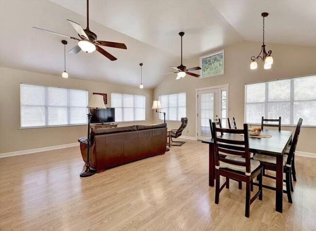 Foto del edificio - 7102 Moat Cove