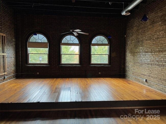 Foto del edificio - 110 Church St NW