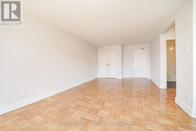 Photo du bâtiment - 1545 Bathurst St