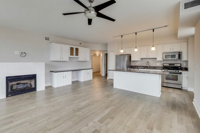 Building Photo - 5 E 14th Pl