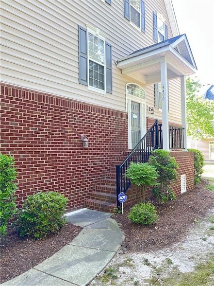 Building Photo - 4400 Harlesden Dr