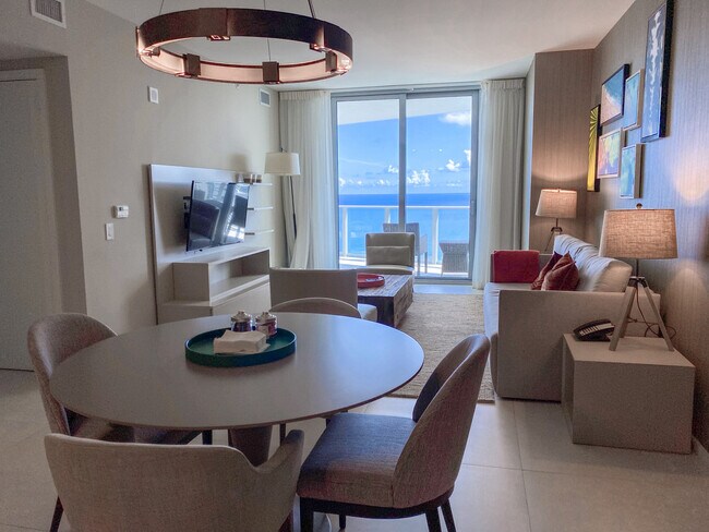 Building Photo - 4011 S Ocean Dr