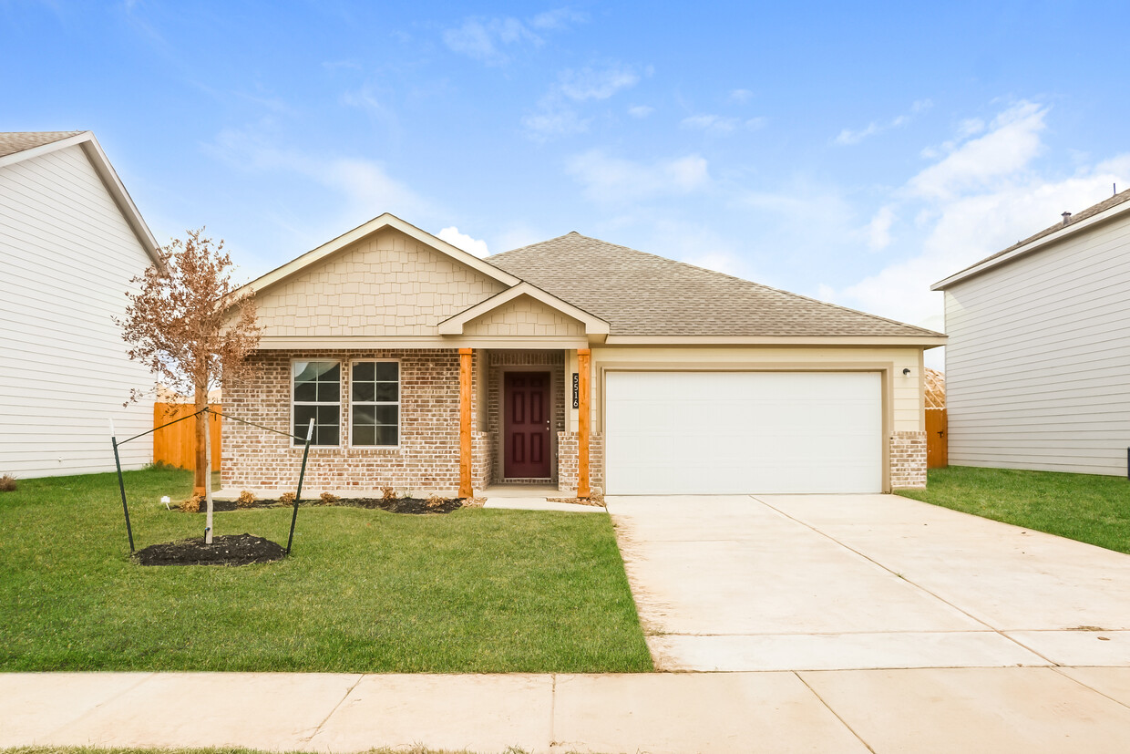 Foto principal - 5516 Fox Bluff Dr, Bryan, TX