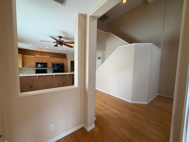 Foto del edificio - 4 Bedroom | 3.5 Bathroom | Single family home in Downtown Sacramento