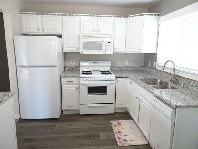 Building Photo - 28833 Hollywood