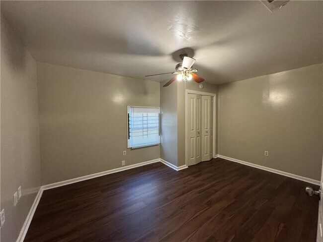 Foto del edificio - 888 T P Burruss Senior Dr SW