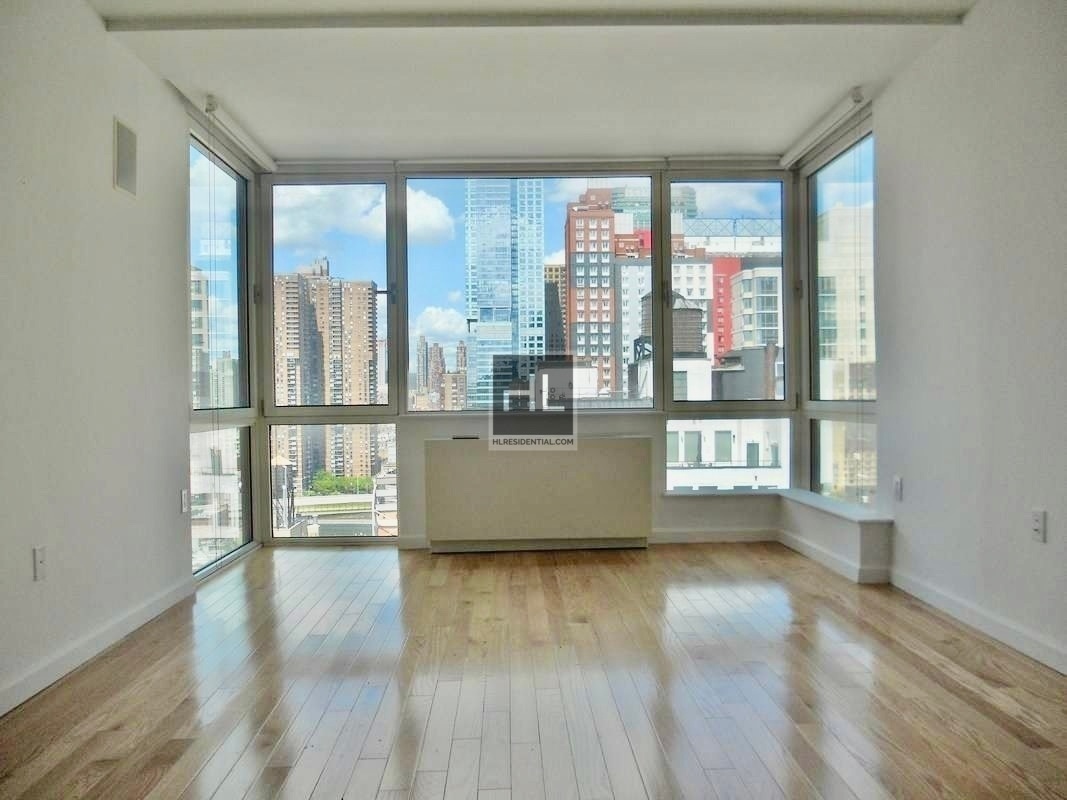 Primary Photo - 350 W 37th St