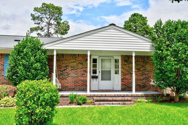 Building Photo - FOR RENT -  BRICK RANCH
