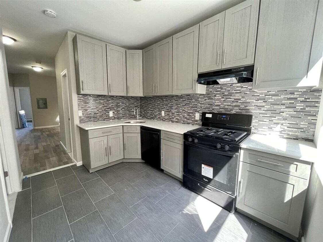 Foto principal - 5202 Bergenline Ave