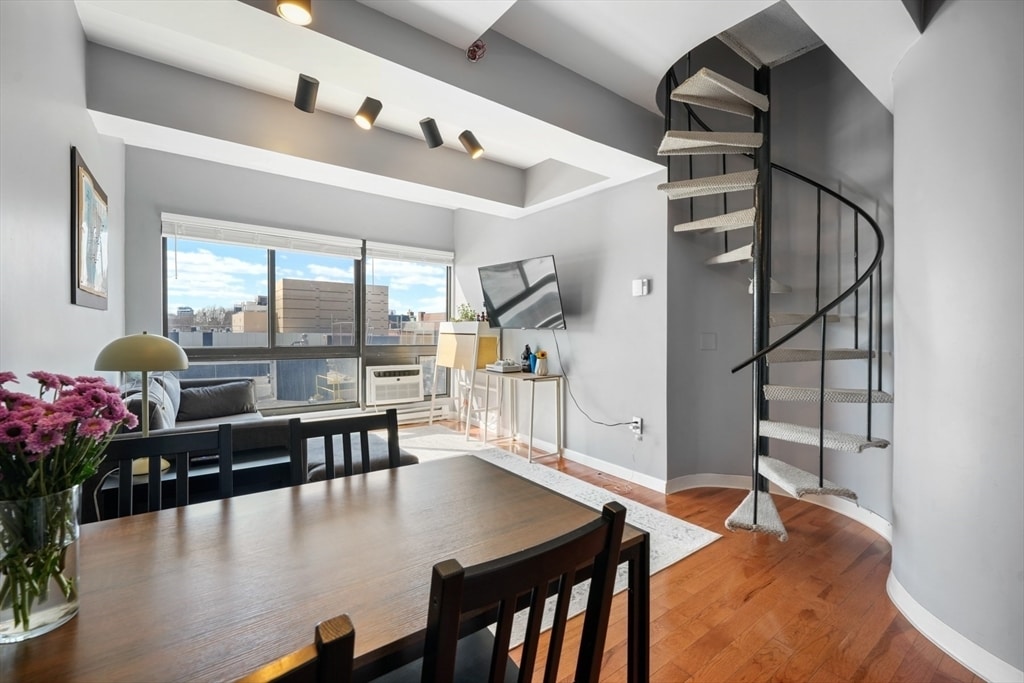 Primary Photo - 12 Stoneholm St