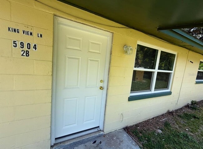 Building Photo - 5904 Kingsview Ln