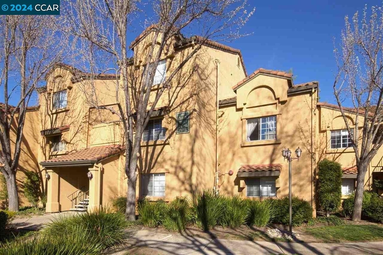 Primary Photo - 460 Bollinger Canyon Ln