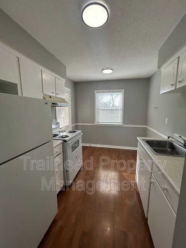 Foto del edificio - 8440 Newton St