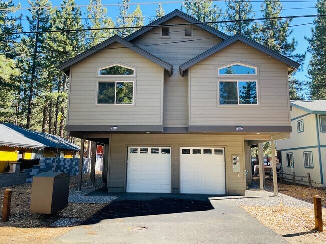 Foto del edificio - 3 bed 2 bath 1 car garage townhouse in Sou...