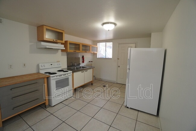 Building Photo - 5550 W 3rd Pl