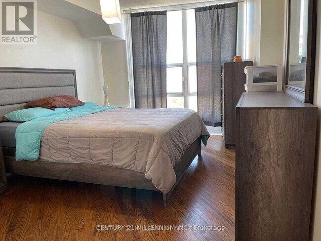 Photo du bâtiment - 1-1501 Elm Dr W