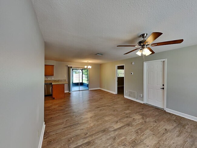 Building Photo - 120 Hidden Lake Dr