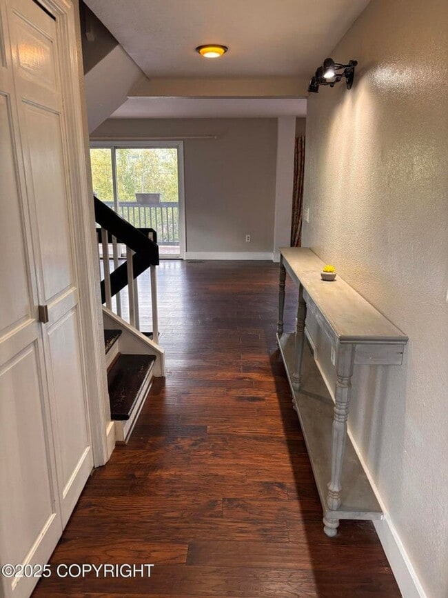 Photo - Spacious 5-Bedroom Home for Rent in Eagle ...