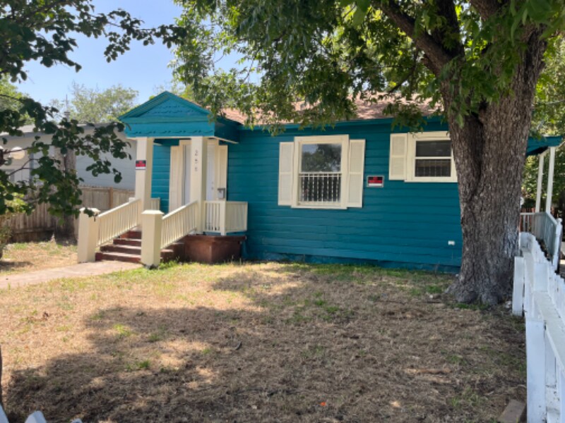 Primary Photo - 256 Oriental Ave