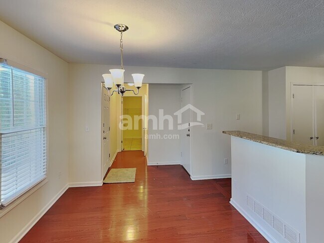 Foto del edificio - 1961 Creekview Dr