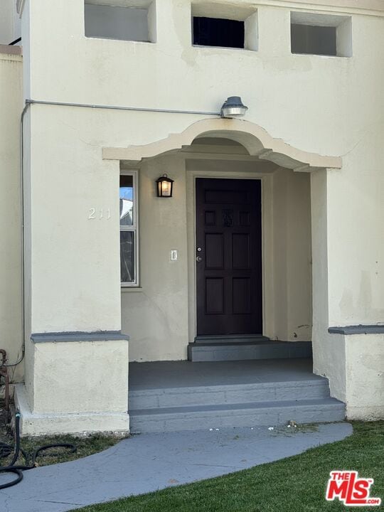 Building Photo - 211 S Arnaz Dr