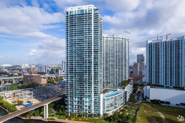 Building Photo - The Ivy Condominium