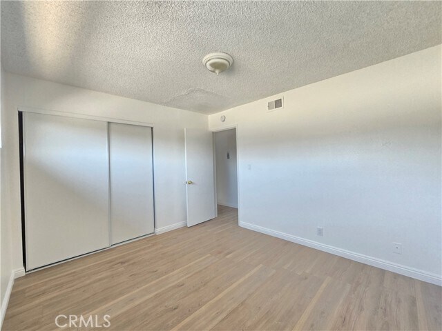Building Photo - 540 E 7th St