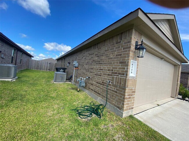 Building Photo - 8218 Rose Petals Ln