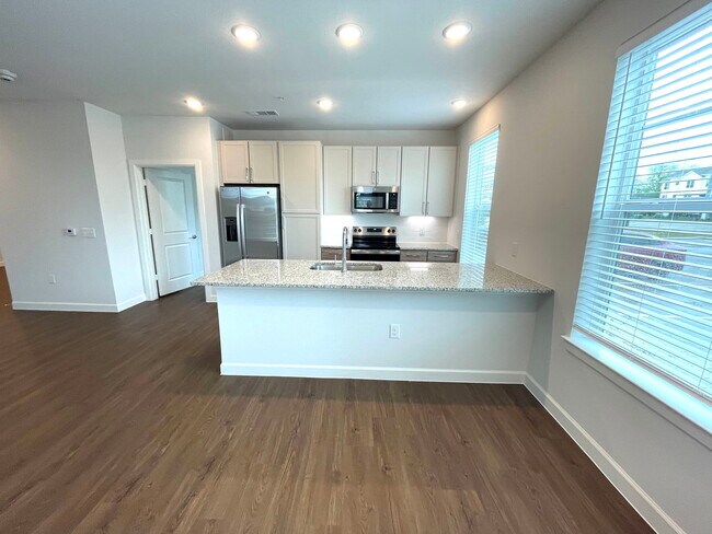 Foto del edificio - 2300 N Friendship Rd