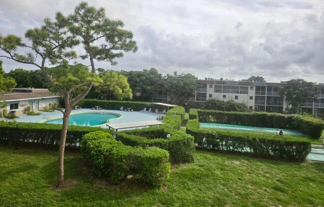 Foto del edificio - 2100 Springdale Blvd