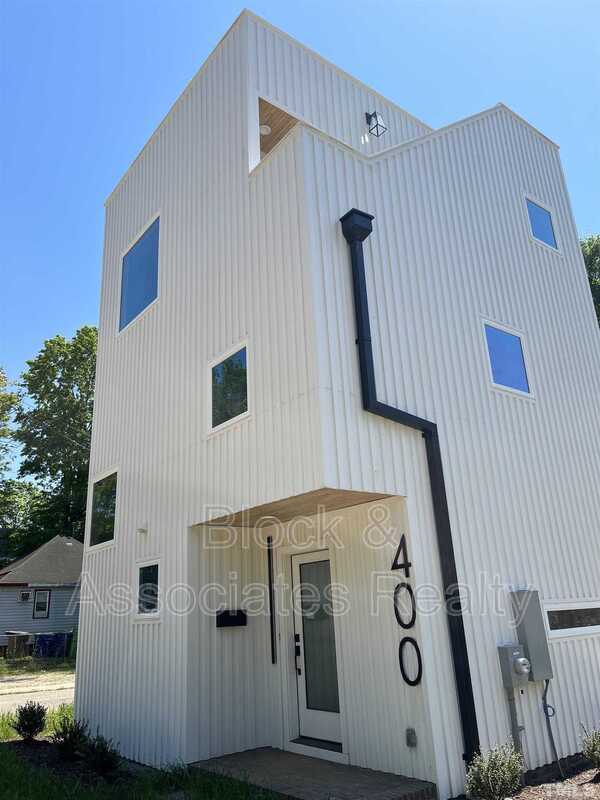Primary Photo - 400 Bragg St