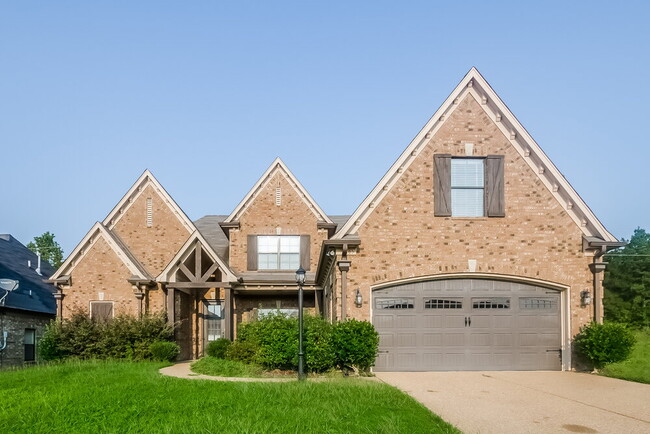 Building Photo - 65 Ridgefield Dr