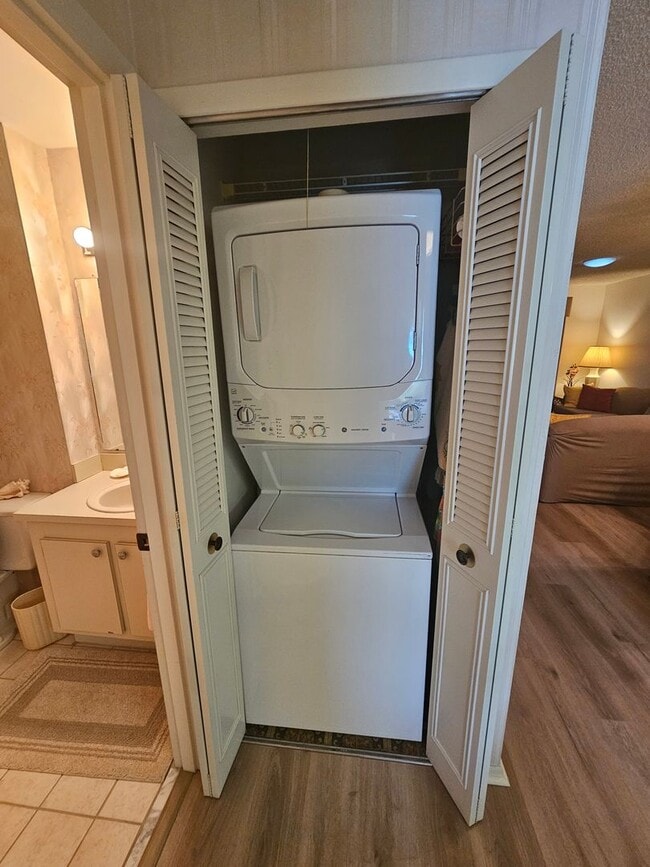 Building Photo - Fully Furnished 55+ Condo in Winter Haven