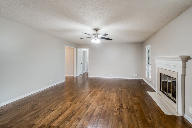 Building Photo - 3933 Hillshire Dr