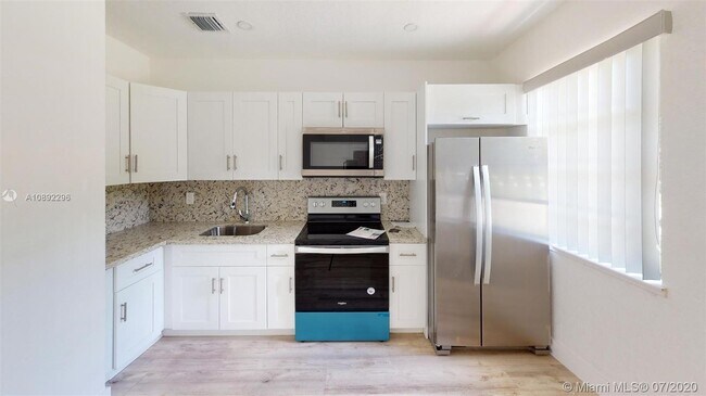Foto del edificio - 2390 NW 9th St