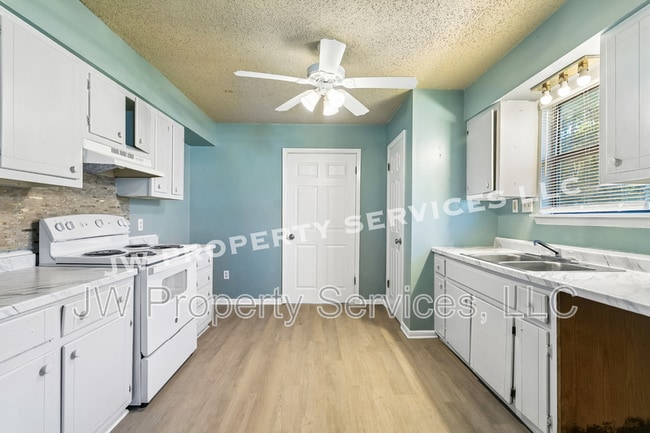 Building Photo - 206 Sunset Dr