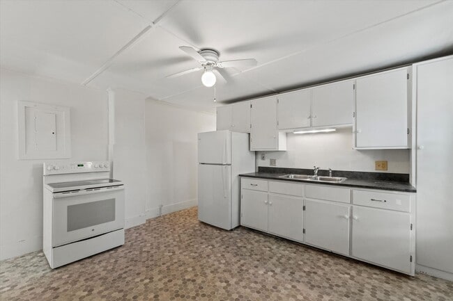 Foto del edificio - 12 Monroe Street unit B, Concord, NH 03301
