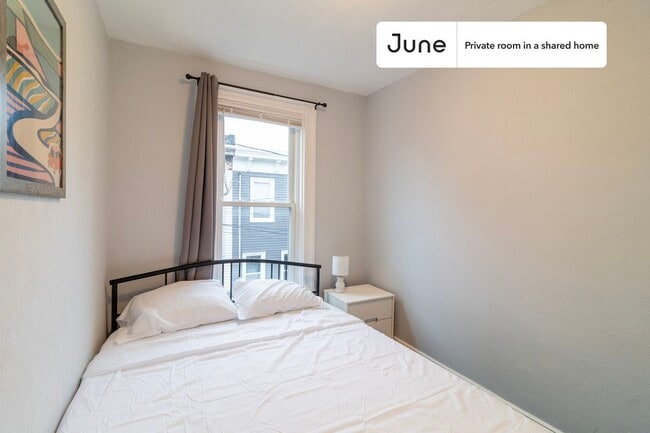 Foto del edificio - Room in Shared 3 bed/1 bath home